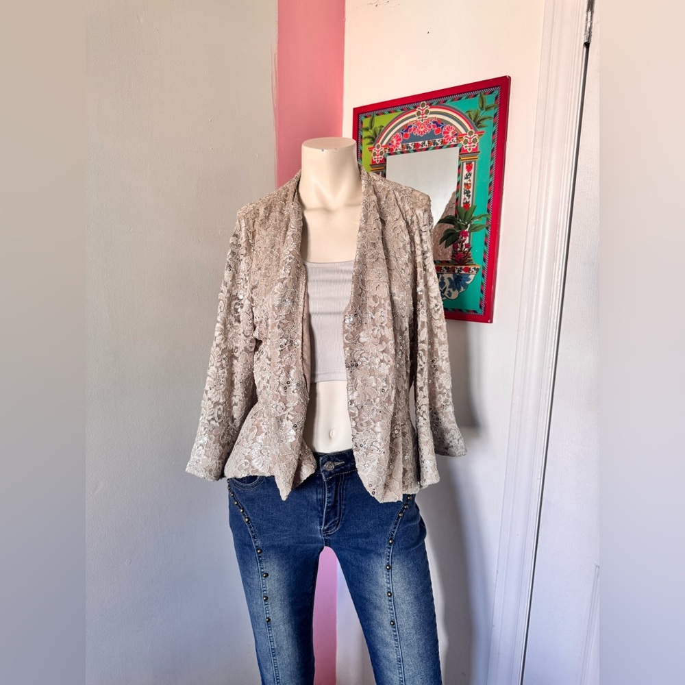 Elegant Lace Women's Jacket